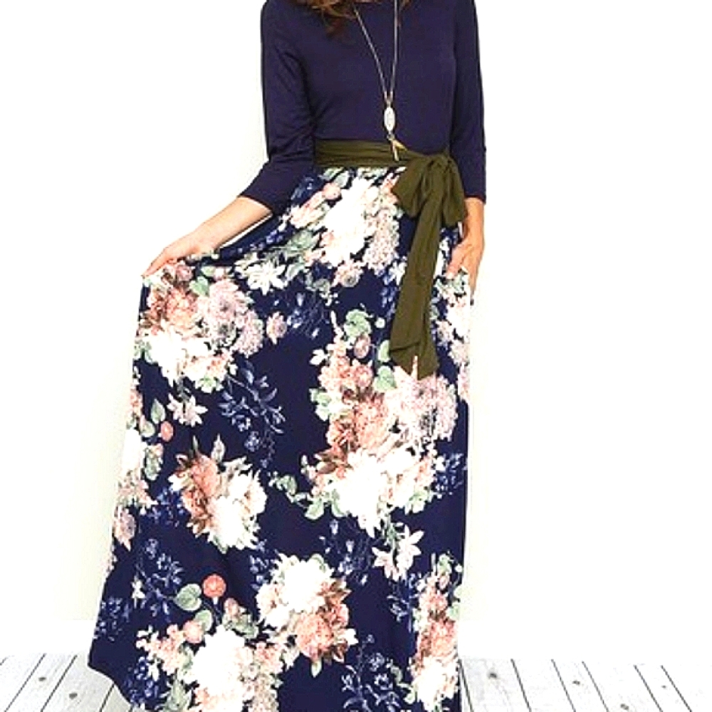 ๐Egs๐ป by Elรณges Navy & White Floral Maxi Dress 1/2 price - Picture 7 of 16